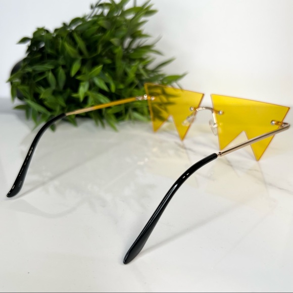 Fashion Sunglasses Yellow Pointed - Picture 3 of 3